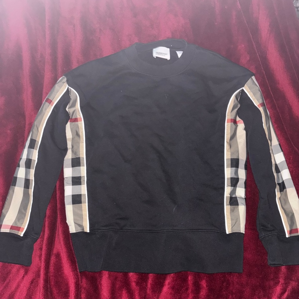 10y authentic Burberry pullover, great condition.
